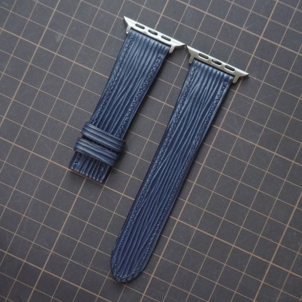  Dây Apple Watch da LV Epi màu xanh navy 