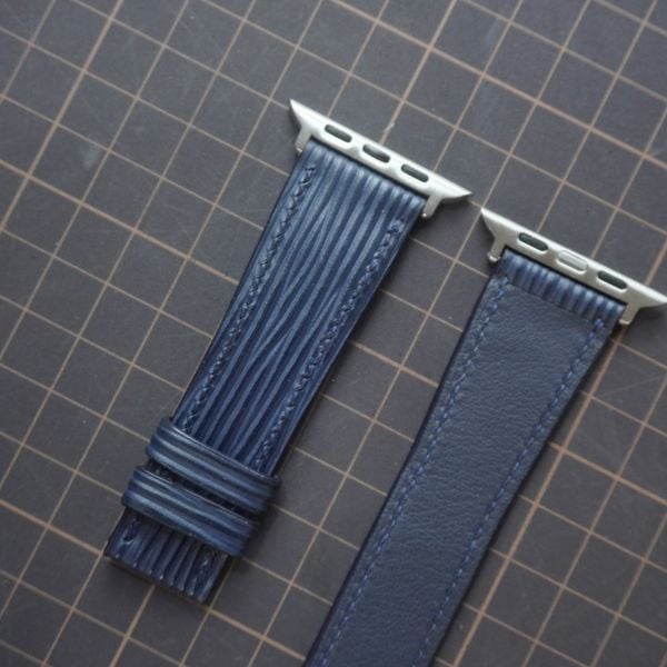  Dây Apple Watch da LV Epi màu xanh navy 