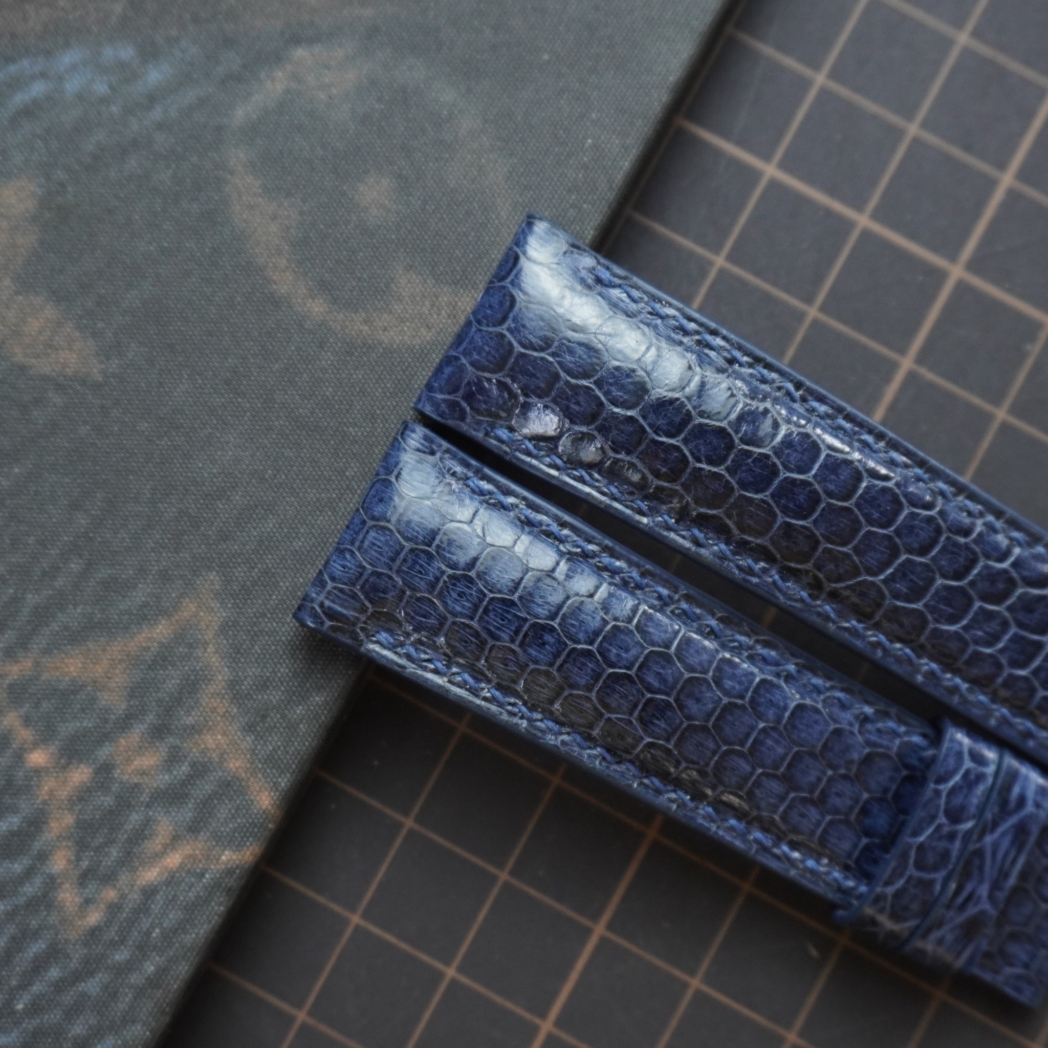Dây da rắn xanh navy (Size:20-18mm) – H&Homies