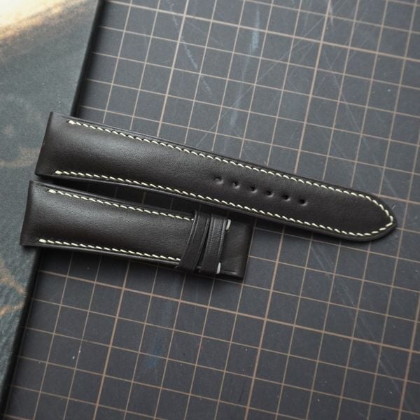  Dây da bò trơn màu nâu chỉ trắng (Size:22-20mm) 