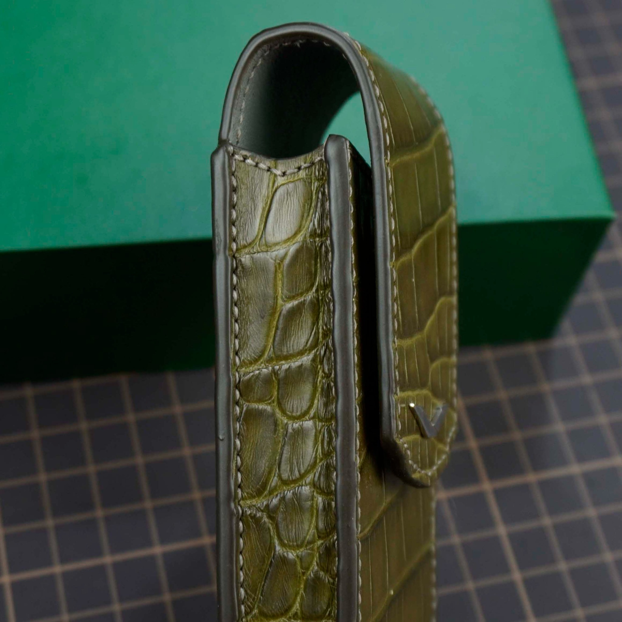 Bao da gập Vertu Signature (xanh rêu) – H&Homies