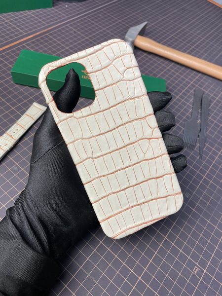  Ốp lưng Iphone da cá sấu Alligator màu trắng nhũ vàng 