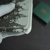  Ốp lưng Iphone da kì đà màu trắng đen mặt sau có ngăn đựng card 