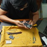  Thay da cá sấu Alligator nhập Pháp cho Vertu Signature S 