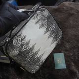  Túi Clutch da kỳ đà hoa - Khóa LV 