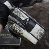  Túi Clutch da kỳ đà hoa - Khóa LV 
