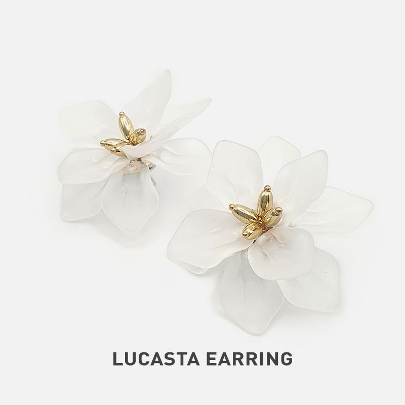 LUCASTA Hoa tai