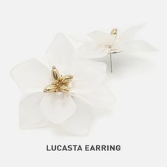 LUCASTA Hoa tai