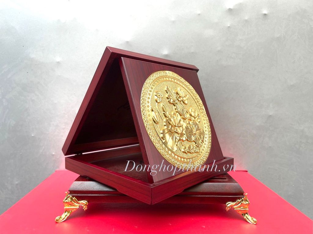 Quà tặng tranh hoa sen mạ vàng 24k - Kích thước 24cm x 24cm