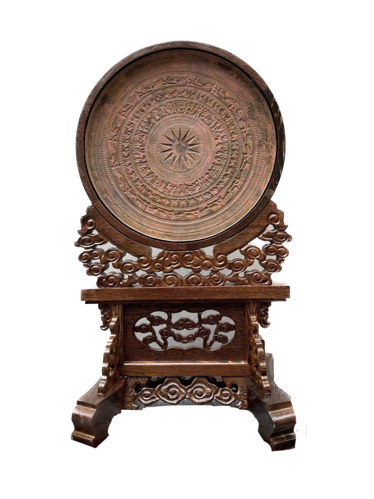 Quà tặng mặt trống đồng bằng đồng đỏ + Giá trống để bàn gỗ cẩm kt: Ngang 35cm; Cao 56cm