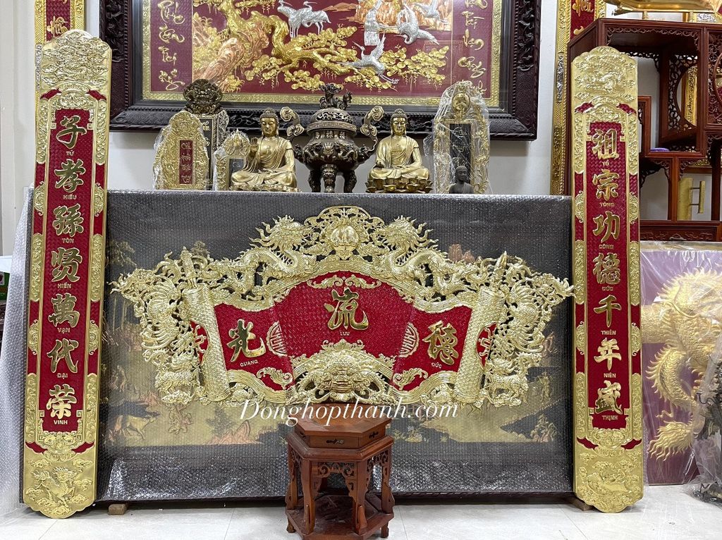 Bộ cuốn thư cấu đối Đức Lưu Quang bằng đồng, kích thước 1m76