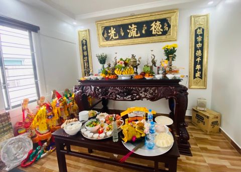  Bộ Đại tự Đức Lưu Quang bằng đồng vàng, kích thước 1m97 