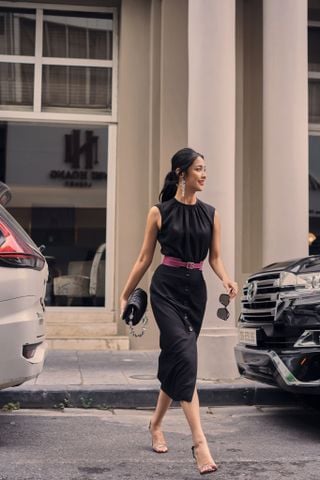 Váy cổ tròn xẻ vai thân bổ mảnh
