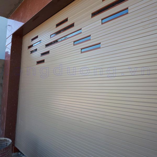 Cửa cuốn xuyên sáng M71.PC