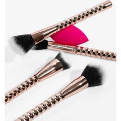 Vacosi Bộ Kit 4 Cọ Và 1 Bông Nền Phiên Bản Golden Dragon Fury The Flawless Face Brush Kit_Sc05