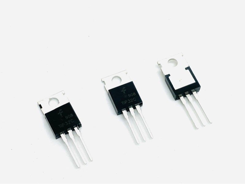thumbnail image 2 of 20pcs TIP32C PNP Transistors – 3A 100V TO-220, Fairchild Semiconductor Compatible 2 of 5
