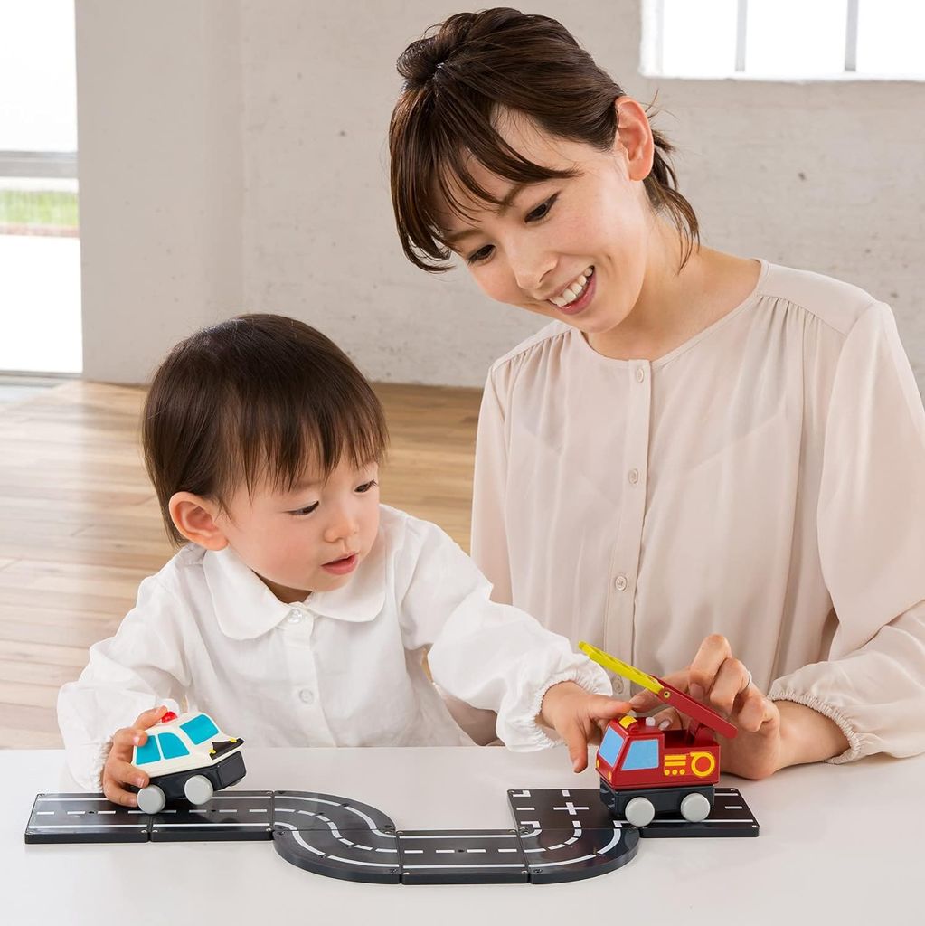 Bộ xếp hình nam châm Pythagoras® từ PEOPLE Nhật Bản - Bộ phương tiện giao thông dành cho bé từ 18 tháng tuổi PGS328