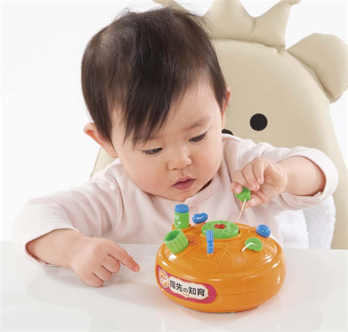 Đồ chơi trẻ sơ sinh 7 tháng tuổi - Phát triển vận động tinh từ People Nhật Bản UB063
