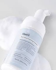 Sữa rửa mặt tạo bọt Klairs Rich Moist Foaming Cleanser.