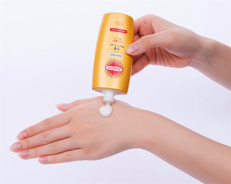 Kem chống nắng KOSE nhật bản nâng tone kháng nước