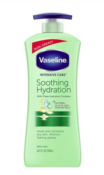 dưỡng thể VASELINE Intensive Care Soothing Hydration mẫu mới 725ml