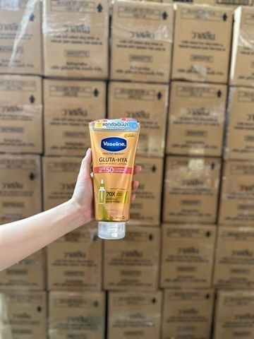 Dưỡng thể chống nắng Vaseline 70x Gluta-HYA 300ml