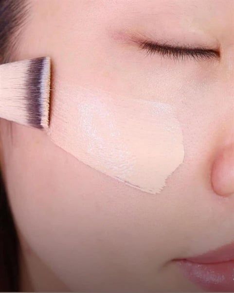 Kem nền Catric all matte shine control 18H 010