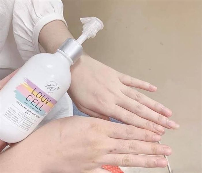 dưỡng thể trắng da LOUV CELL hương ngọt ngào , dịu nhẹ , thẩm thấu nhanh , kh bết dính 250ml
