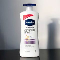 dưỡng thể VASELINE Intensive Care Advanced Repair mẫu mới 725ml