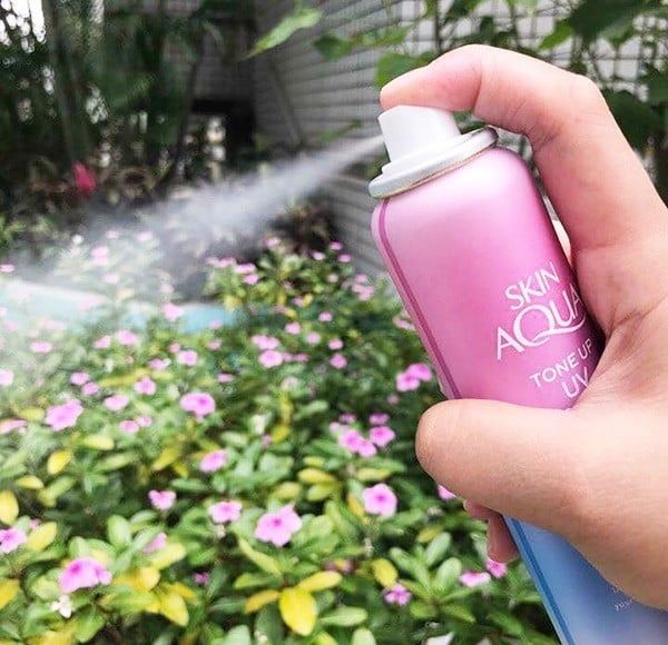 XỊT CHỐNG NẮNG SKIN AQUA TONE UP UV SPF50+PA++++