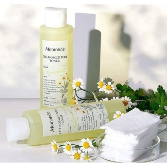 Nước Hoa Hồng Chiết Xuất Hoa Cúc Dưỡng Ẩm Dịu Nhẹ Da Nhạy Cảm Mamonde Chamomile Pure Toner 250ml