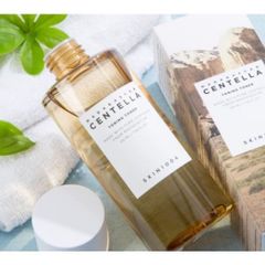 Nước Hoa Hồng Cấp Ẩm, Dưỡng Trắng Da Chiết Xuất Rau Má Skin1004 Madagascar Centella Toning Toner 210ml