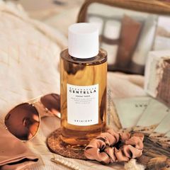 Nước Hoa Hồng Cấp Ẩm, Dưỡng Trắng Da Chiết Xuất Rau Má Skin1004 Madagascar Centella Toning Toner 210ml