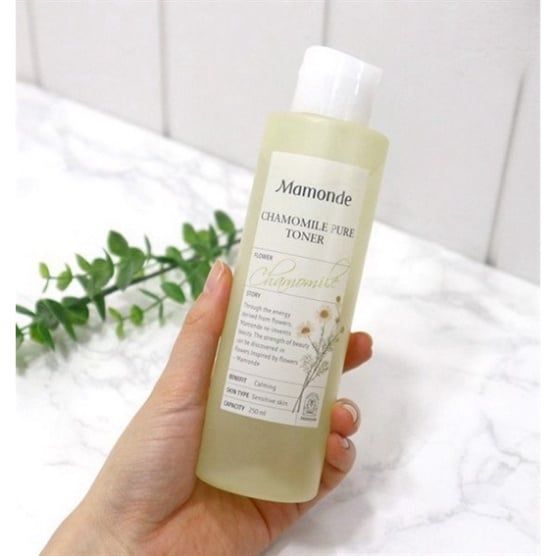 Nước Hoa Hồng Chiết Xuất Hoa Cúc Dưỡng Ẩm Dịu Nhẹ Da Nhạy Cảm Mamonde Chamomile Pure Toner 250ml