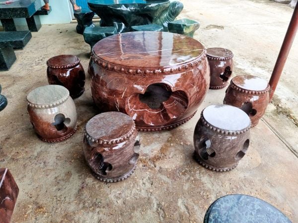Bộ bàn ghế đá tự nhiên Bàn ghế đá trống đá đỏ vân rồng