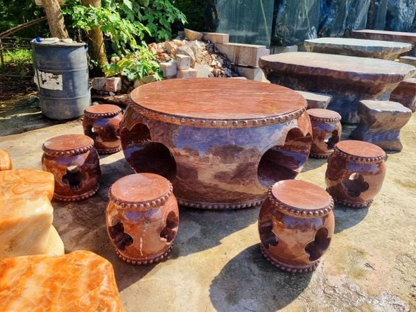 Bộ bàn ghế đá tự nhiên, bàn ghế đá nguyên khối, Bộ bàn ghế đá trống chất đá đỏ vân rồng  nguyên khối