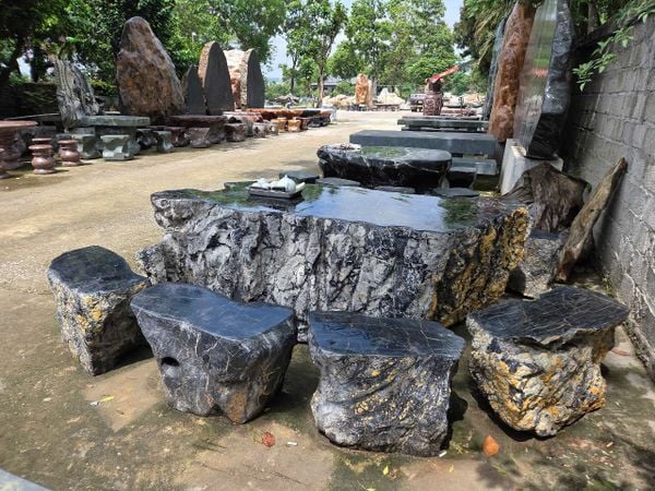 Bộ bàn ghế đá tự nhiên, bàn ghế đá nguyên khối, Bộ bàn ghế đen nguyên khối tự nhiên
