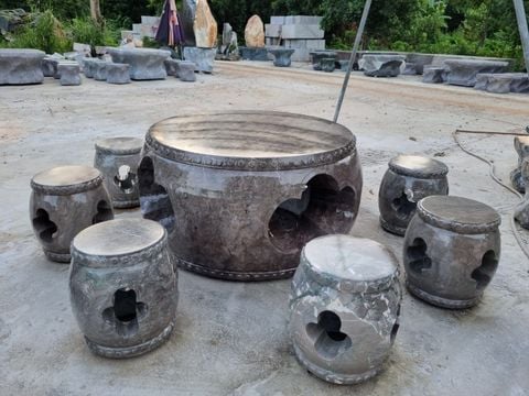 Bộ bàn ghế đá tự nhiên Bàn ghế đá trống đá đỏ vân rồng
