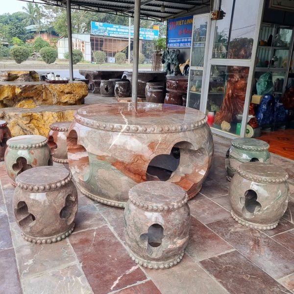 Bộ bàn ghế đá tự nhiên, bàn ghế đá nguyên khối, Bộ bàn ghế đá trống chất đá đỏ vân rồng  nguyên khối