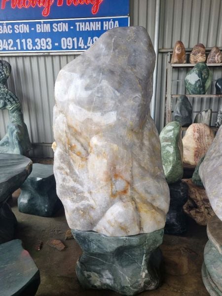 Viên đá Phong thủy Đá thạch anh phong thủy( thạch anh non) tự nhiên nguyên khối