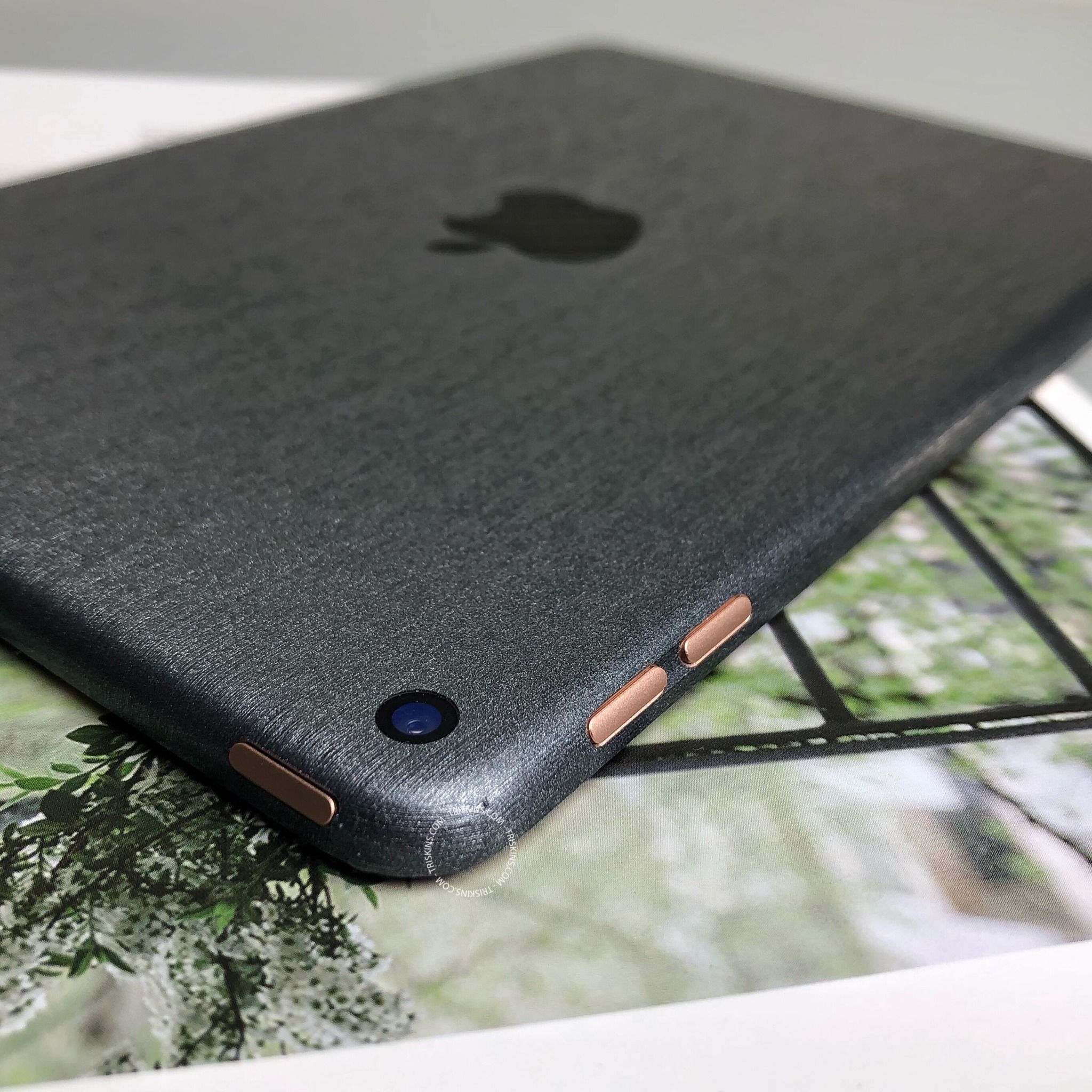  Dán Skin 3M iPad Pro 11 inch 12.9 inch - Brushed Steel  By TRISKINS 