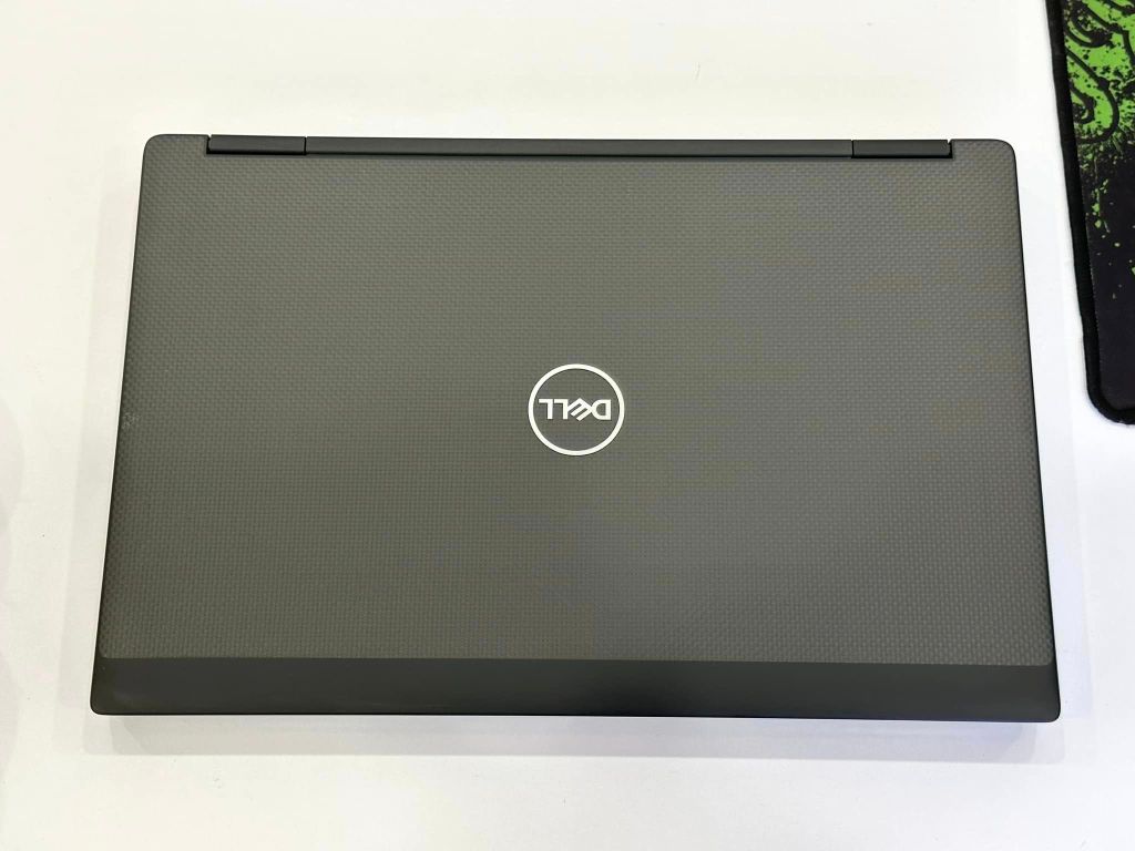 Dell Precision 7530 i7 8850H 32GB 512GB P1000 15.6