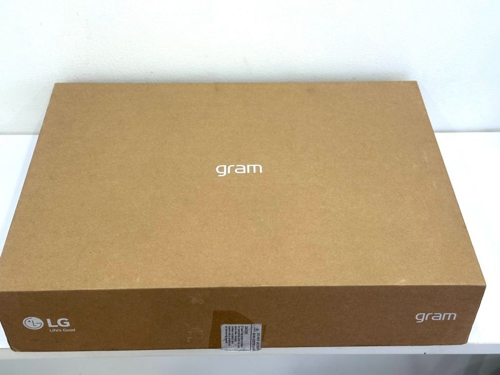 LG Gram 16 2 in 1 2022 Core i7-1260P RAM 16GB SSD 512GB 16-inch QHD Touch