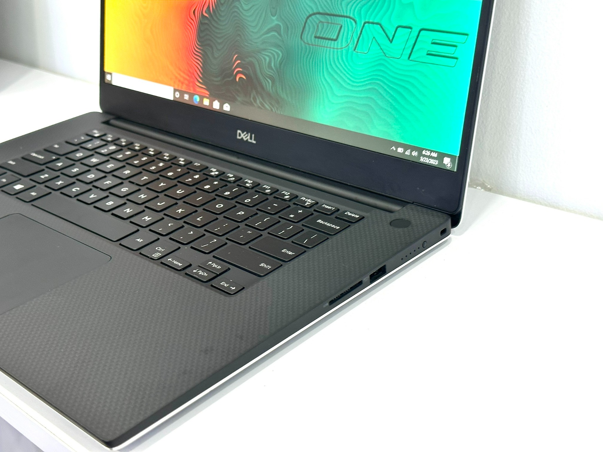 DELL Precision 5540 Core i7 9850H 2.6GHz/16GB/512GB(SSD DELL Precision 5540 Core i7 9850H 2.6GHz/16GB/512GB(SSD