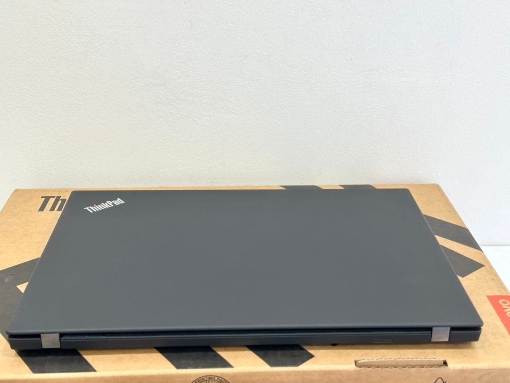 ThinkPad P14s Gen 1 i7-10510U 16GB 512GB P520 2GB 99% (2021)