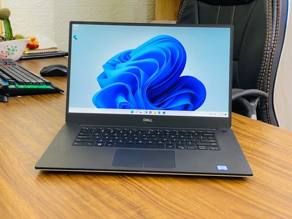 Dell Precision 5530 XEON E2176M