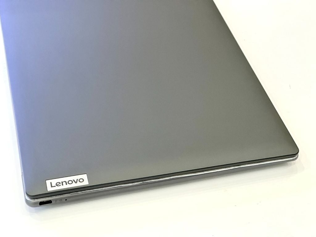 Lenovo YOGA Slim 7i Carbon i7-1260P Ram 16G SSD 1TB 13.3 inch 2K8