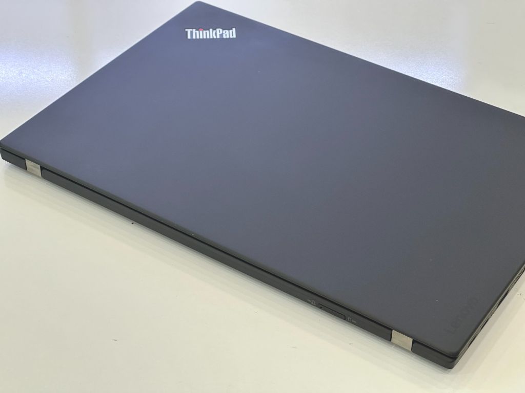 Thinkpad X1 Carbon Gen 5 i7-7600u Ram 16Gb  SSD 512Gb 14 icnh FHD