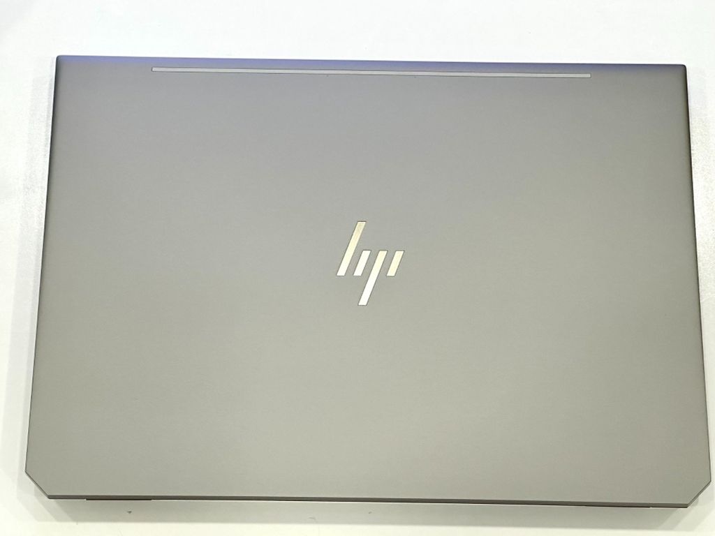 HP Zbook Studio 15 G5 i7 16GB 512GB P1000 4GB 99%