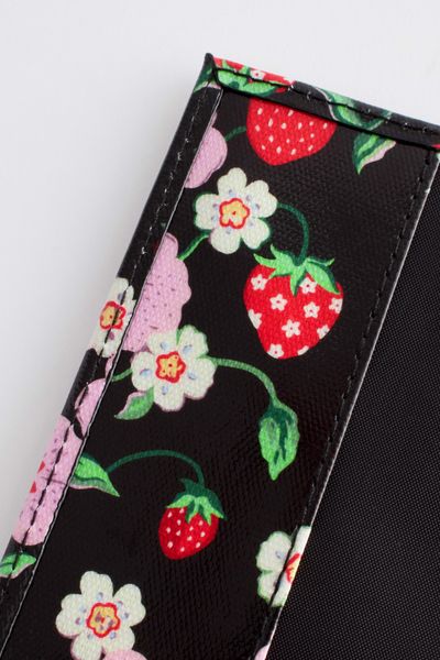  Ví đựng hộ chiếu/Passport Case - Strawberry - Đen 